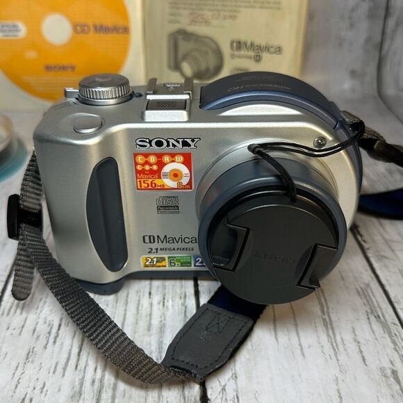 Sony Mavica MVC-CD200 2.1MP 2.5" 3x Optical Zoom Compact Digital Camera PARTS - Picture 2 of 9